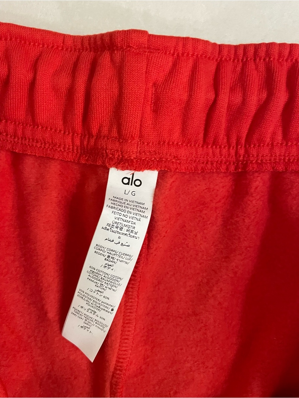 ALO Yoga Accolade NWT Relax Fit Bright Red Fleece Shorts Size L - Picture 8 of 8